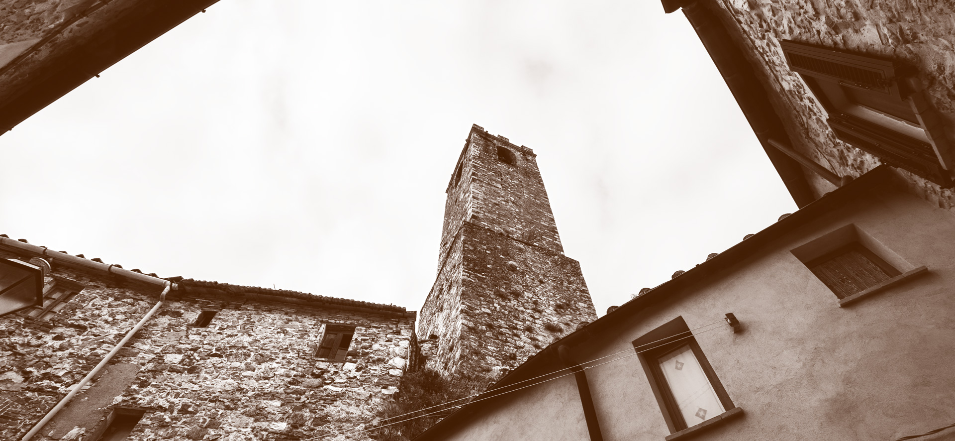 vivicastelnuovo- immagine campanile della chiesa del santissimo salvatore